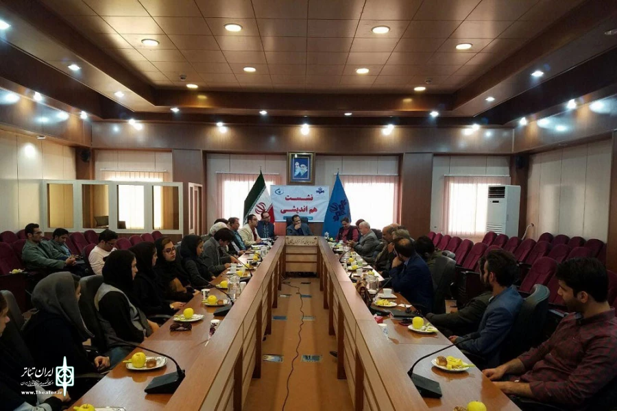 نشست صمیمی مدیرکل صداوسیمای استان با هنرمندان تئاتر 3