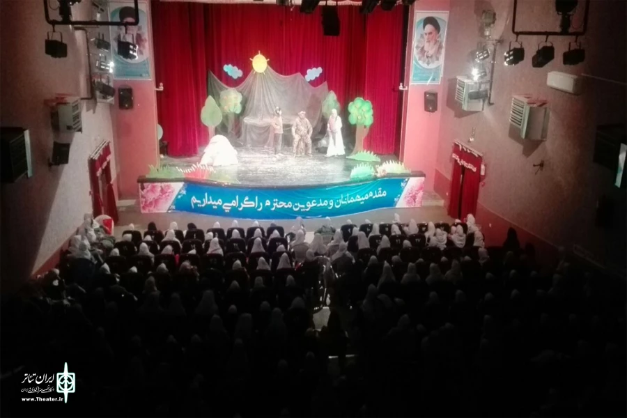 «کی از همه قوی تره» به صحنه رفت 2