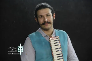 امیرحسین انصافی، هنرمند حاضر در جشنواره نمایش‌های آیینی و سنتی:

مرشدهای مسلط به ساز و آواز در خیمه‌شب‌بازی کم هستند